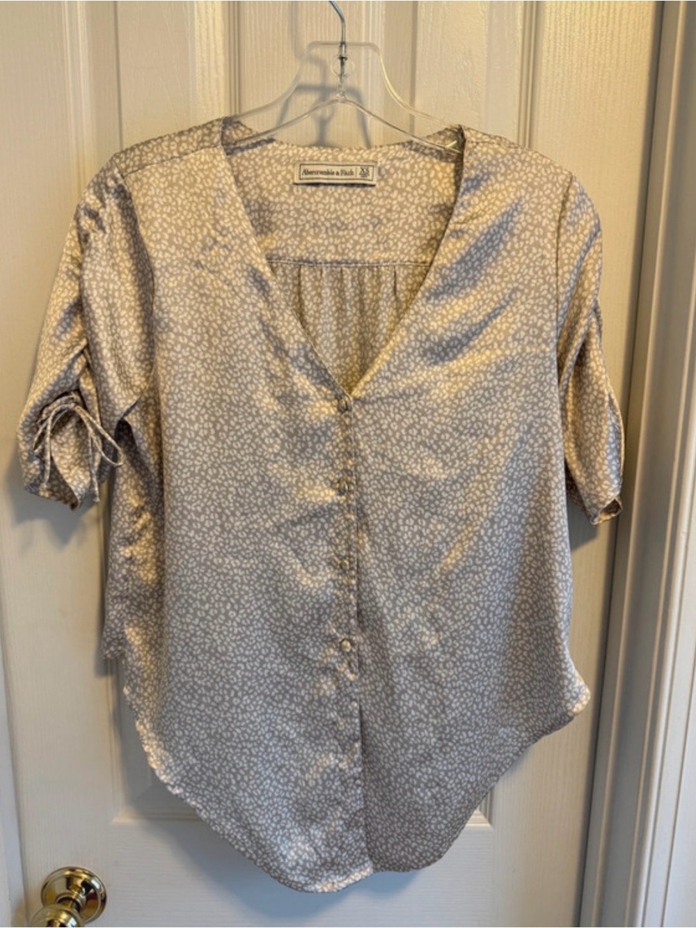 Abercrombie & Fitch Cream Button-Front V-Neck Blouse with Subtle Ditsy Print